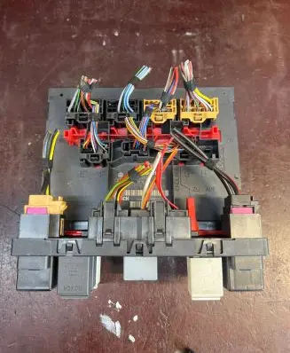 Volkswagen Touran I Fuse box set 3C0937049E
