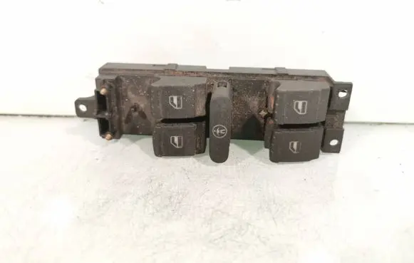 Volkswagen Golf IV Electric window control switch F005S00011