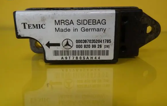 Mercedes-Benz E W210 Airbag deployment crash/impact sensor 0008209926