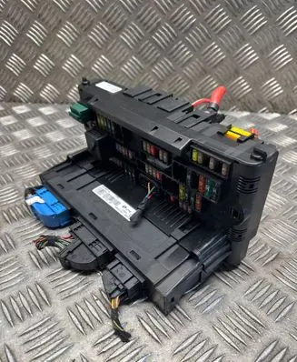 BMW X3 F25 Fuse module 9210863 117033444 080611