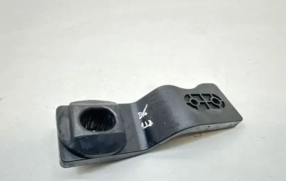 Radiator mount bracket