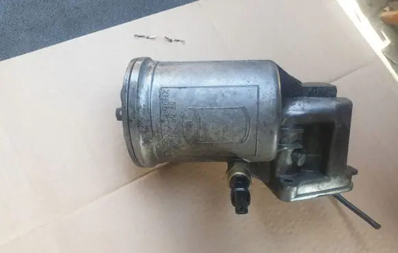 Mercedes-Benz S W126 Oil filter mounting bracket 0011846525