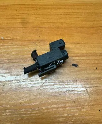 BMW 7 F01 F02 F03 F04 Turbo solenoid valve 7810831 70231800