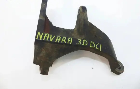 Nissan Navara D40 Engine mounting bracket