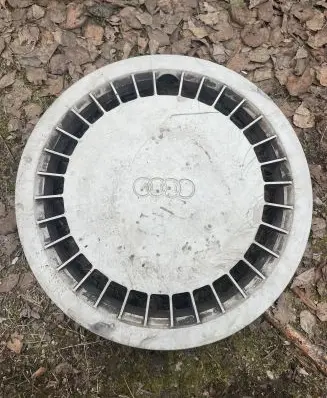 Audi 100 S4 C4 R14 wheel hub/cap/trim 443601147A 154940