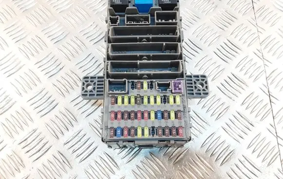 Honda Civic Fuse module 37842RN