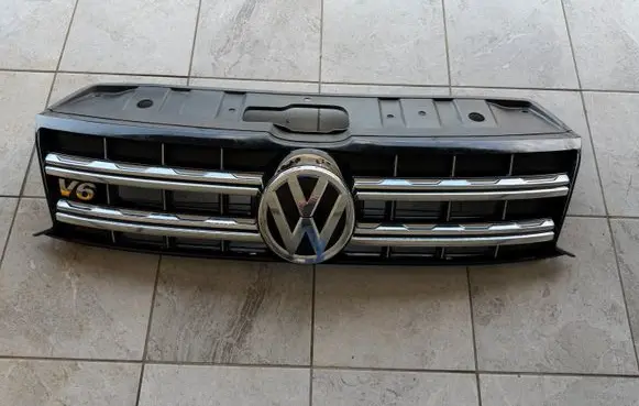 Volkswagen Amarok Front bumper upper radiator grill 2H6853651