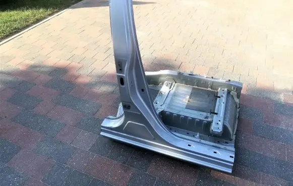 Nissan Leaf I (ZE0) Pillar (middle) 765703NA0A