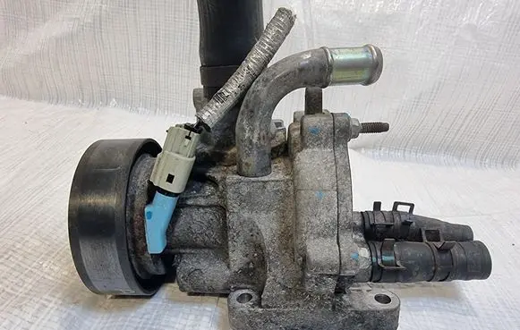 Chevrolet Captiva Water pump 25186663