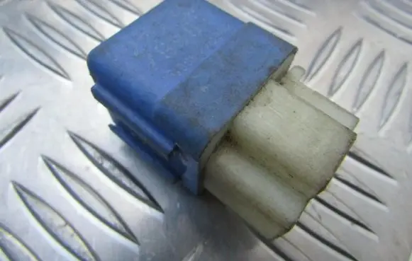 Nissan X-Trail T30 Other relay 2523079981
