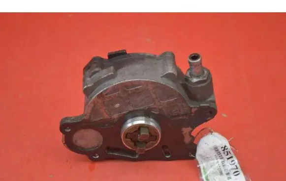 Volkswagen PASSAT B6 Vacuum pump 03L145100F