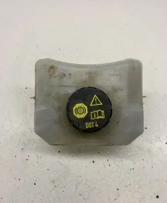 Brake fluid reservoir