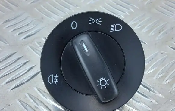 Volkswagen PASSAT B6 Light switch