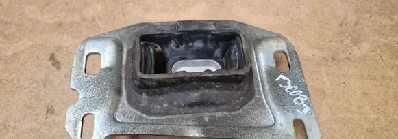 Peugeot 5008 II Engine mount vacuum valve 