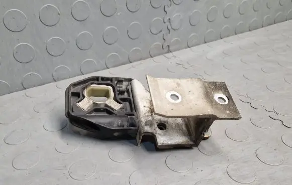 BMW 1 F20 F21 Radiator mount bracket 8620732