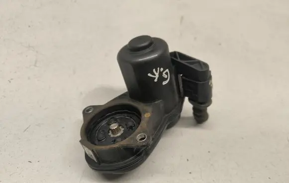 Nissan X-Trail T32 Rear brake caliper 440104CA0A