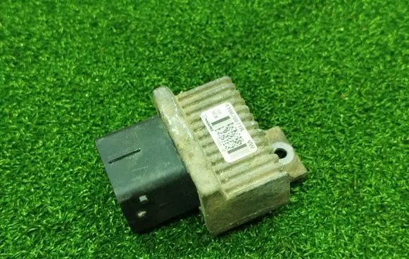 Renault Trafic III (X82) Glow plug pre-heat relay 110678071R