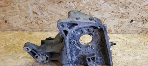 Opel Zafira B Fuel pump bracket 55196092