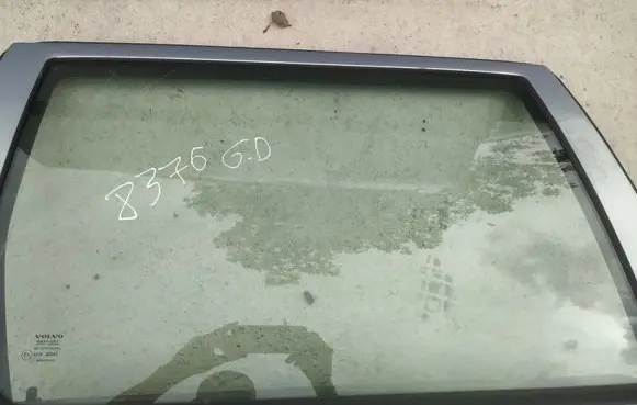 Volvo V70 Rear door window glass