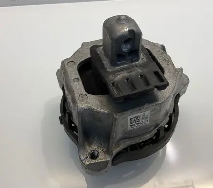 Engine mount bracket