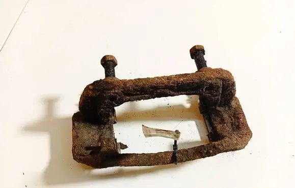 Mercedes-Benz C W203 Front brake caliper 