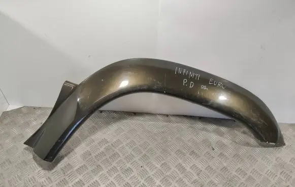 Infiniti QX4 Front arch trim 