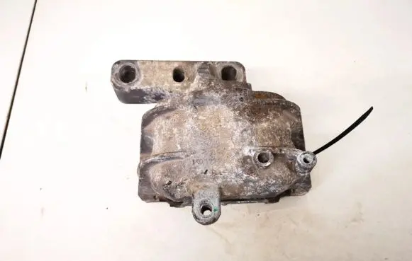 Volkswagen Touran I Engine mount bracket 1k0199262a
