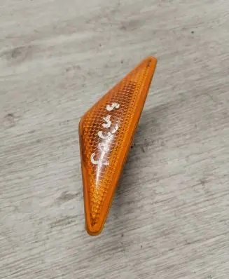 Ford Focus Front fender indicator light