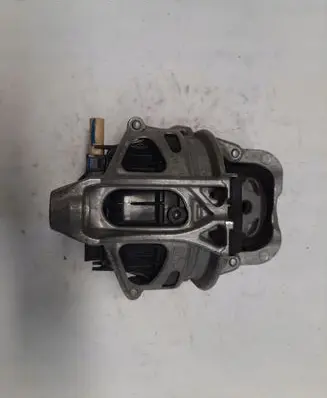 Volkswagen Touareg III Engine mount bracket 4M0199372FF