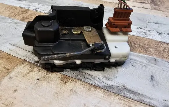 Peugeot 607 Rear door lock