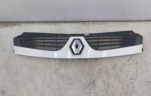 Renault Master II Front bumper upper radiator grill 