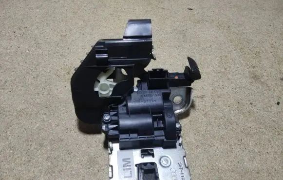 Audi A6 S6 C7 4G Loading door lock 4H0827505