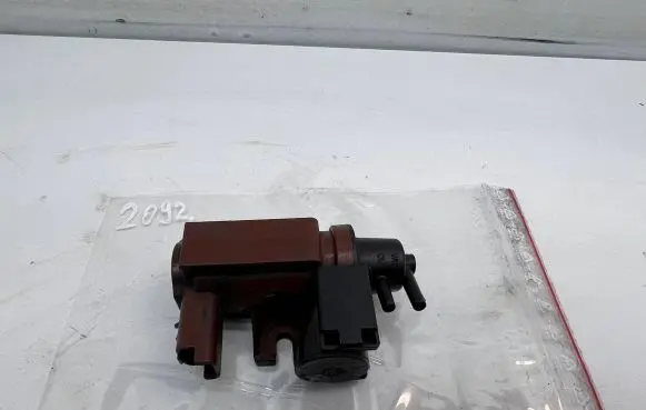 Volvo V50 Turbo solenoid valve 6G909E882CA