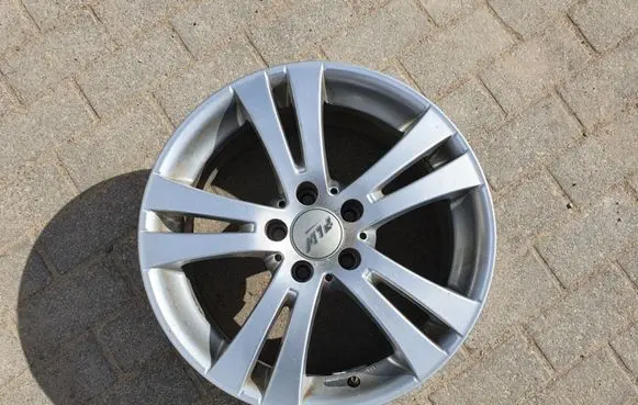 Audi A6 S6 C5 4B R17 alloy rim B7007517