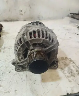Volkswagen Golf V Generator/alternator 06F903023F
