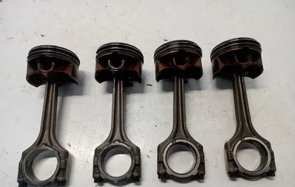 Hyundai Tucson IV NX4 Piston with connecting rod 