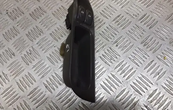 Renault Scenic I Front door window switch trim 7700431172