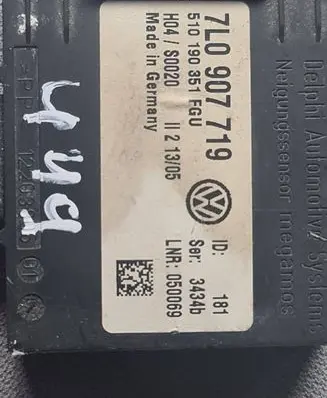 Volkswagen Touareg I Alarm control unit/module 7L0907719