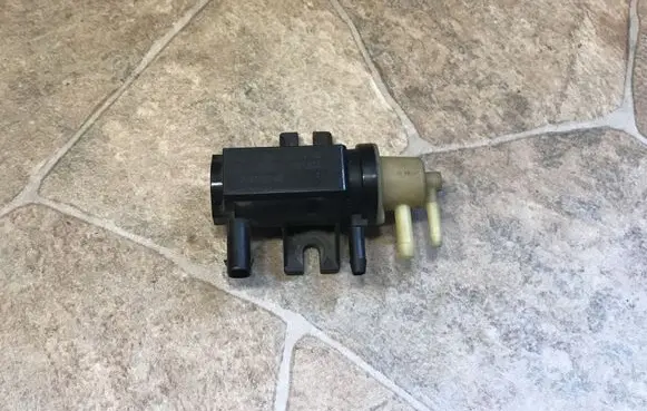 Mercedes-Benz E W212 Engine mount vacuum valve A0091533128