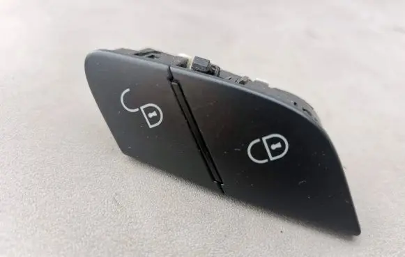 Mercedes-Benz R W251 Central locking switch button A2518200910 03078050