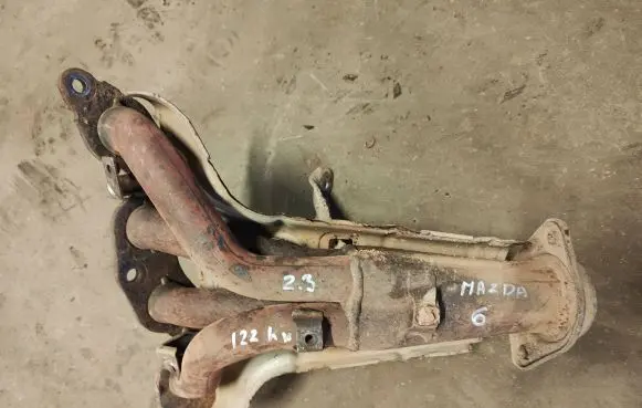 Mazda 6 Exhaust manifold
