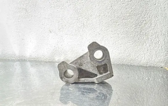 Opel Corsa D Engine mounting bracket 13109200