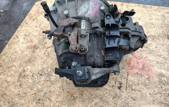 Renault Trafic III (X82) Manual 6 speed gearbox PF6040