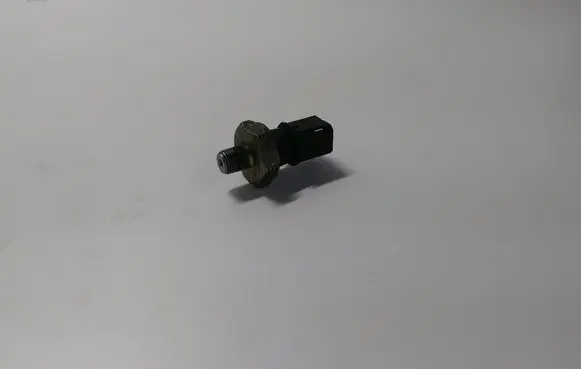 Nissan Almera Tino Oil pressure sensor 111303