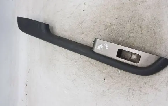 Nissan X-Trail T30 Front door window switch trim 829498H300X