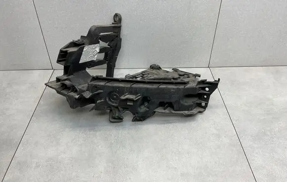 Audi Q5 SQ5 8R Headlight/headlamp mounting bracket 8R0805607