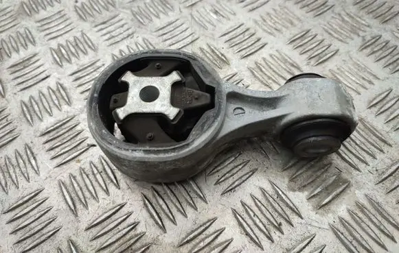 Nissan X-Trail T32 Engine mount bracket