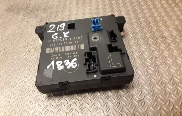 Mercedes-Benz CLS C219 Door control unit/module 2198200226 A2198200226