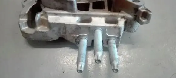 Ford Connect Engine mount vacuum valve 