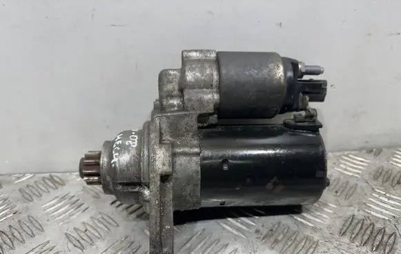 Volkswagen Golf V Starter motor 02Z911023